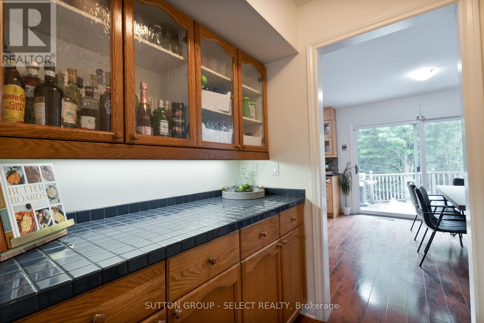 Photo 5 of 50 for 27 Glenridge Crescent