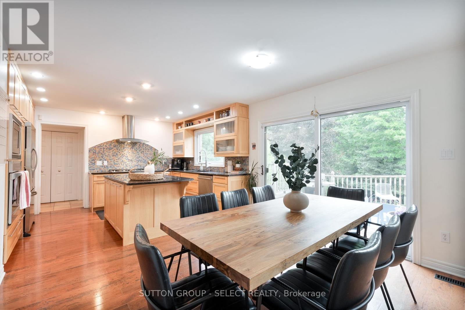 27 Glenridge Crescent, London North, Ontario  N6G 4W5 - Photo 6 - X12199799