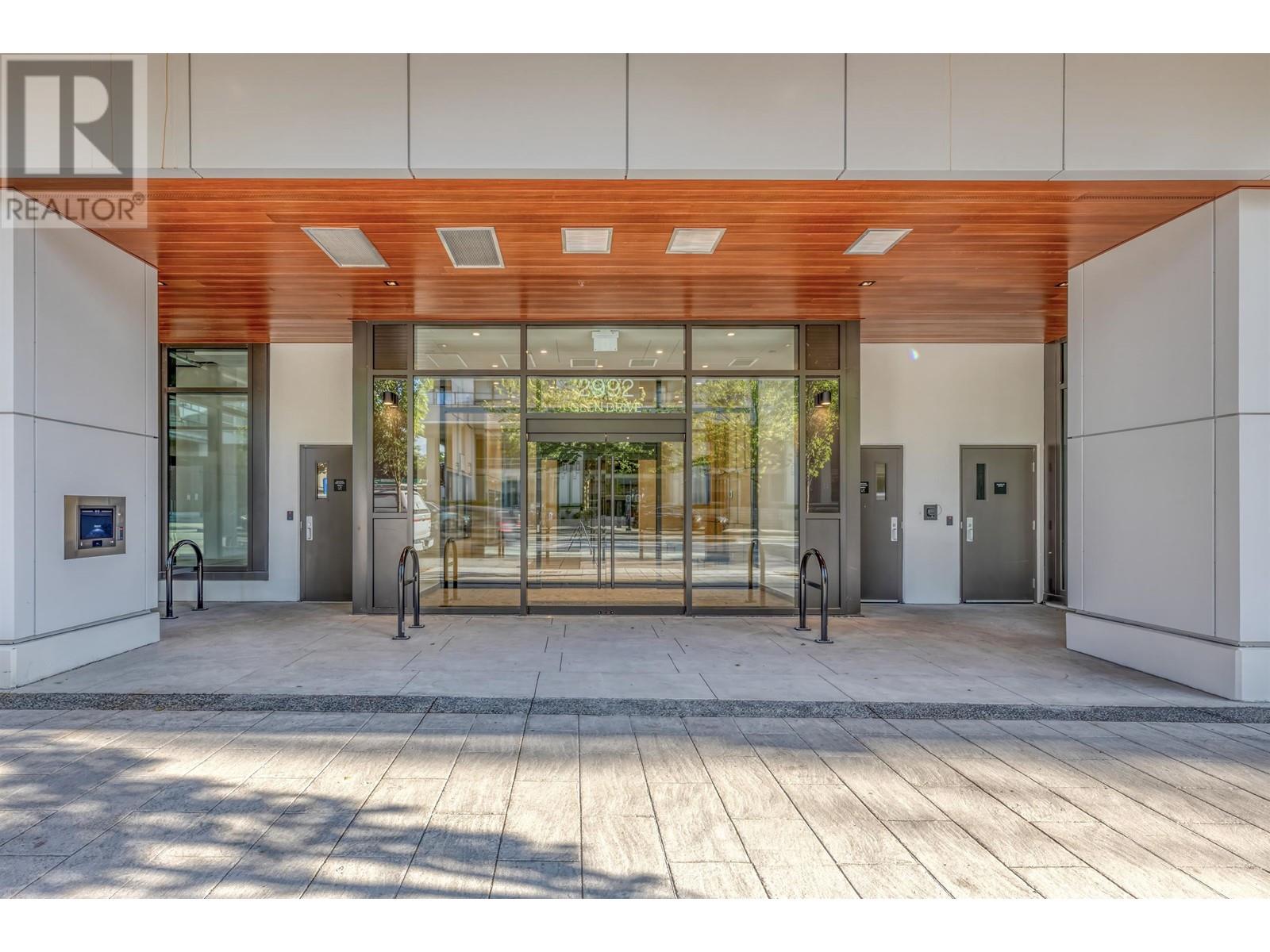 701 2992 GLEN DRIVE, Coquitlam, British Columbia
