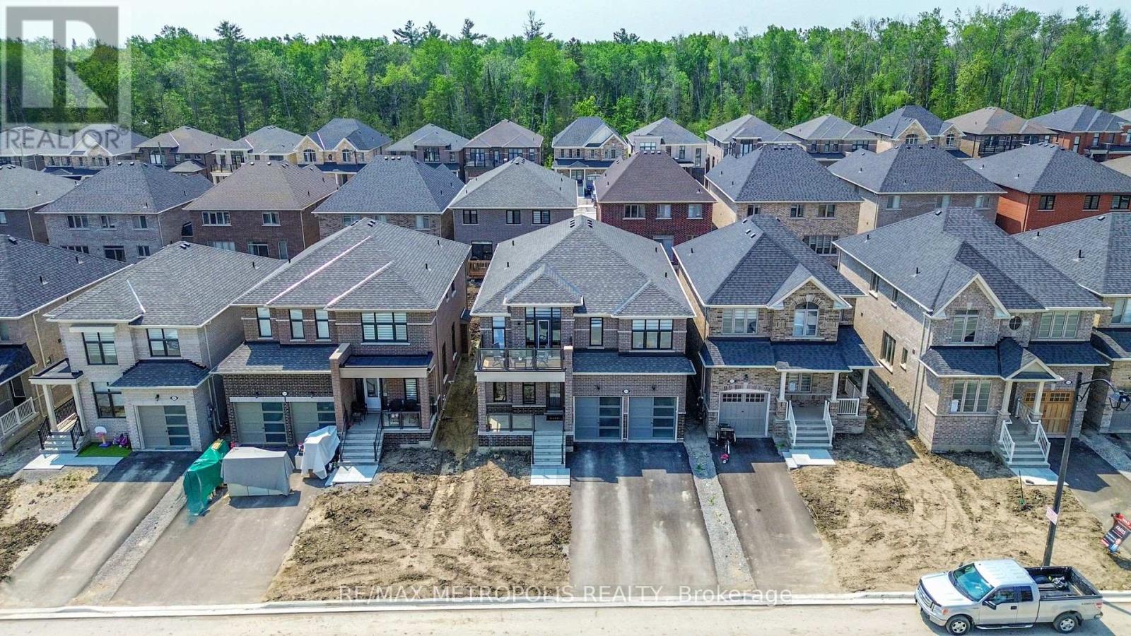 1315 Davis Loop, Innisfil (Lefroy), Ontario  L0L 1W0 - Photo 3 - N12199528