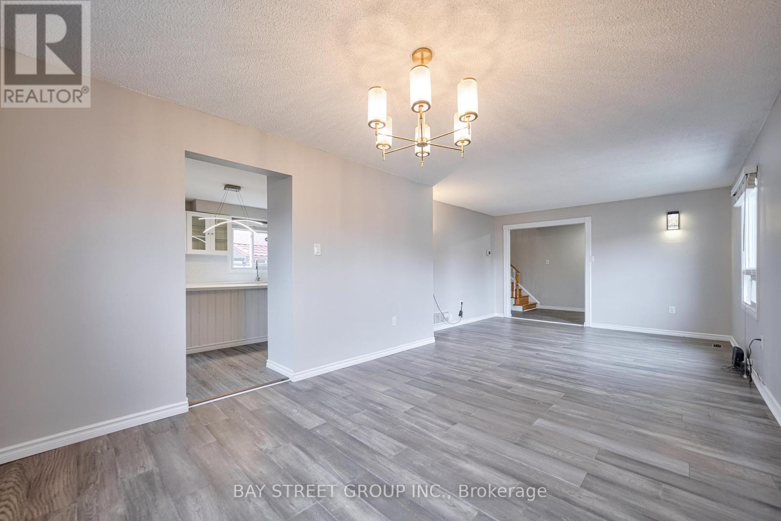 596 Constellation Drive, Mississauga (Hurontario), Ontario  L5R 2X3 - Photo 12 - W12199642