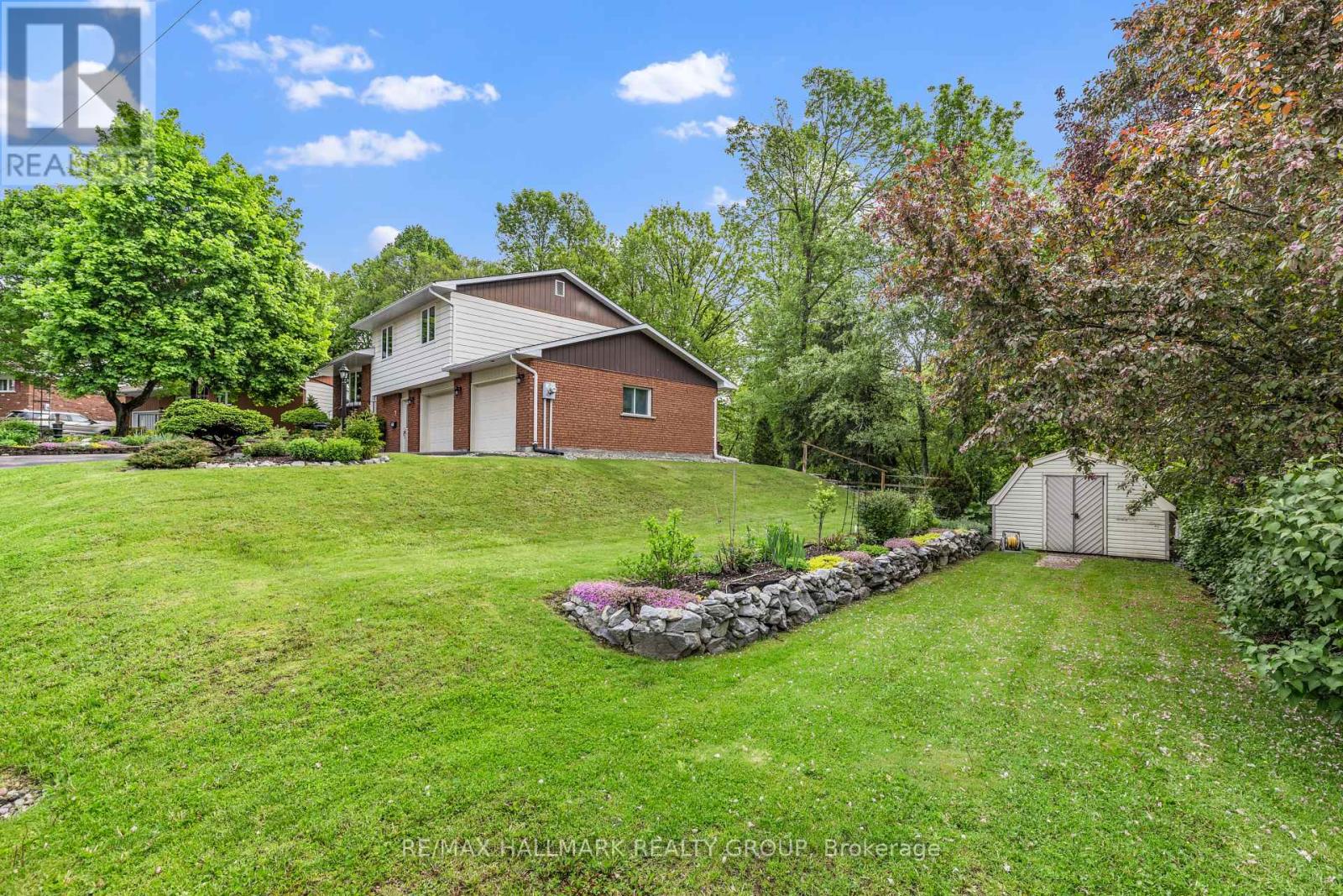 7 Indian Court, Laurentian Valley, Ontario  K8A 7V3 - Photo 2 - X12189642