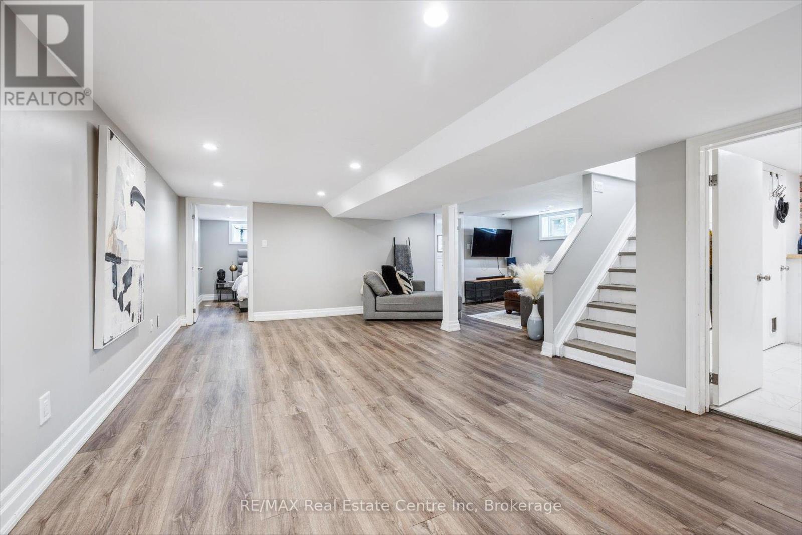 2090 Courtland Crescent, Mississauga, Ontario  L4Y 1V2 - Photo 17 - W12199735