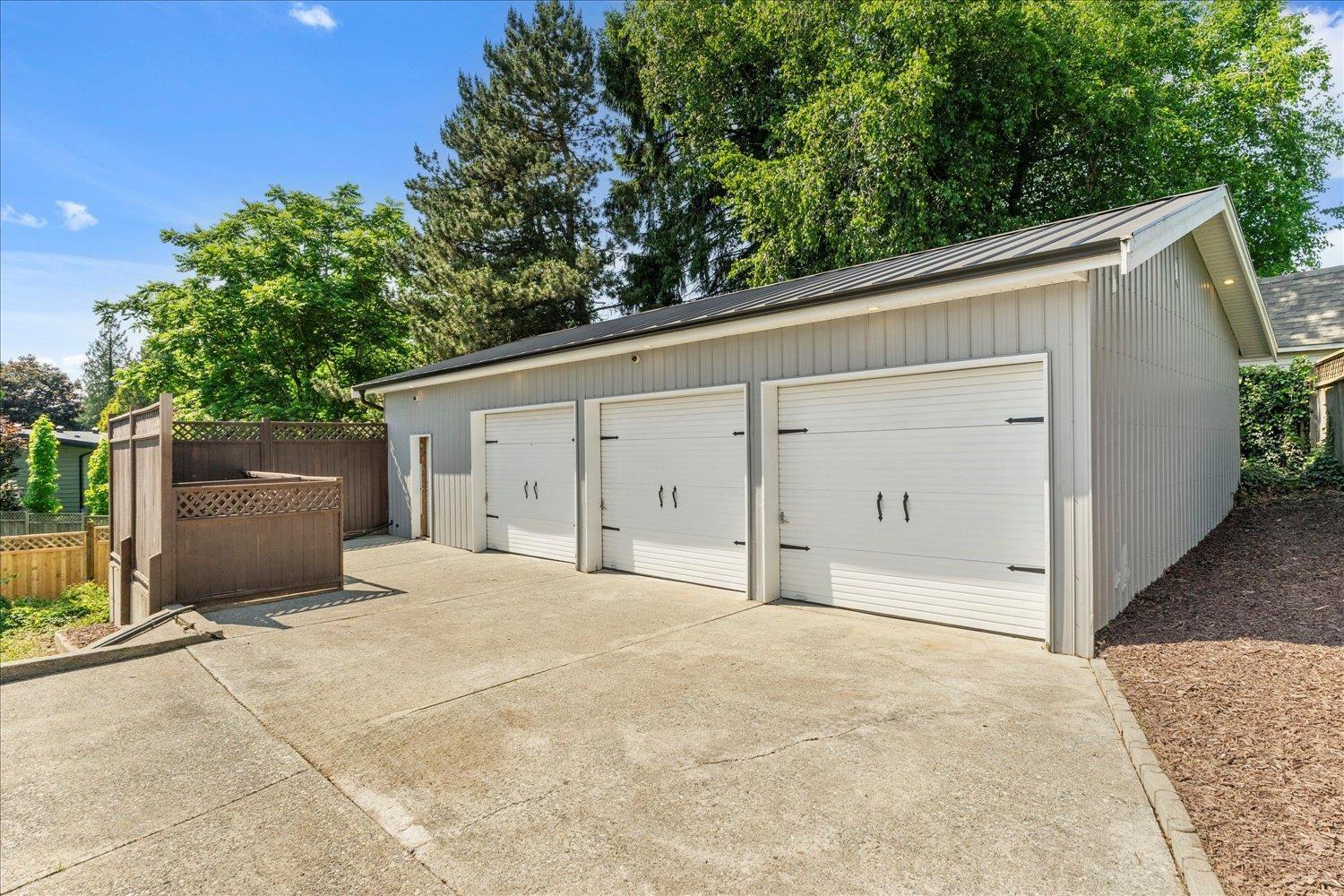 2185 Moss Court, Abbotsford, British Columbia  V2S 4Y5 - Photo 2 - R3011907