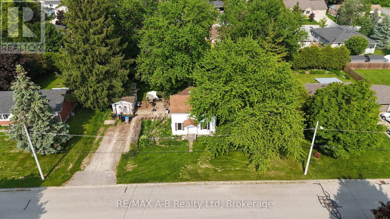 86 Salina Street N, St. Marys, Ontario  N4X 1C8 - Photo 2 - X12199738