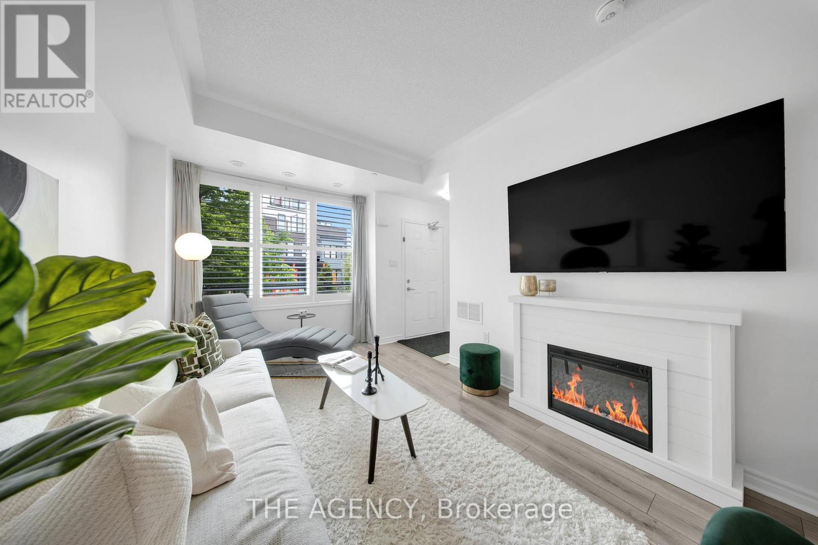 2 - 1155 Stroud Lane, Mississauga, Ontario  L5J 0B3 - Photo 2 - W12199523