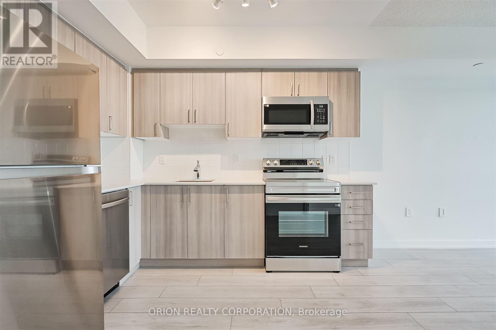 517 - 556 Marlee Avenue, Toronto (Yorkdale-Glen Park), Ontario  M6B 0B1 - Photo 8 - W12199544