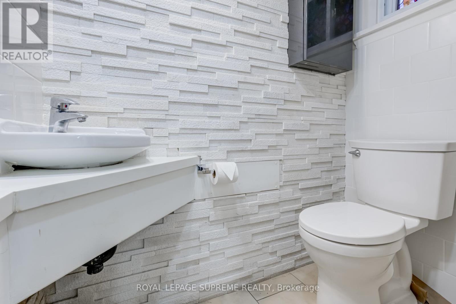 1 - 118 Runnymede Road, Toronto, Ontario  M6S 2Y3 - Photo 18 - W12199558