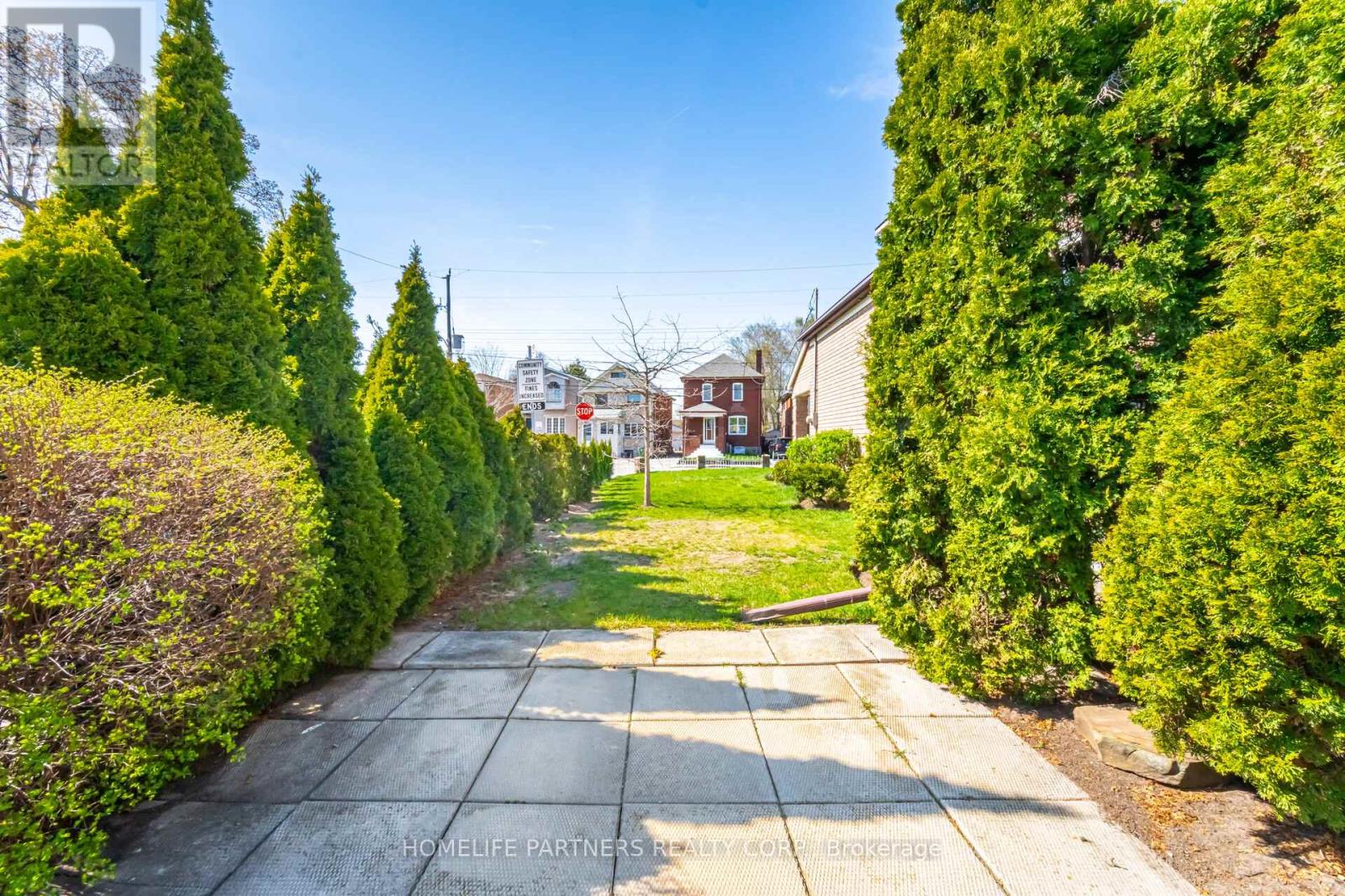 63 Eileen Avenue, Toronto, Ontario  M6N 1V7 - Photo 49 - W12199561