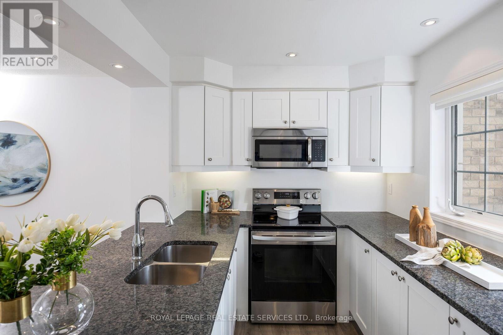 242 Betsy Drive, Oakville, Ontario  L6M 0V3 - Photo 12 - W12199583