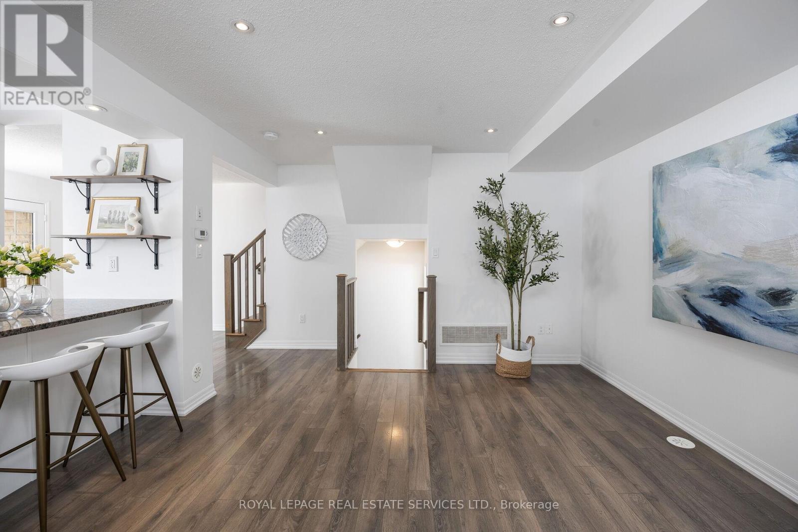 242 Betsy Drive, Oakville (Go Glenorchy), Ontario  L6M 0V3 - Photo 7 - W12199583
