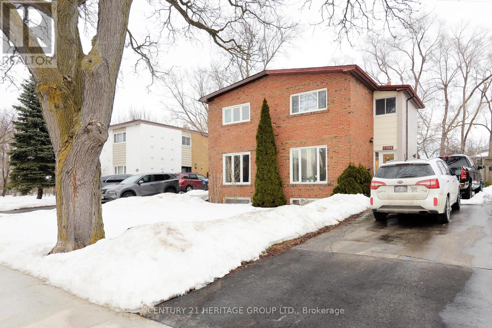 2266 Brookhurst Road, Mississauga, Ontario  L5J 1P9 - Photo 2 - W12199614