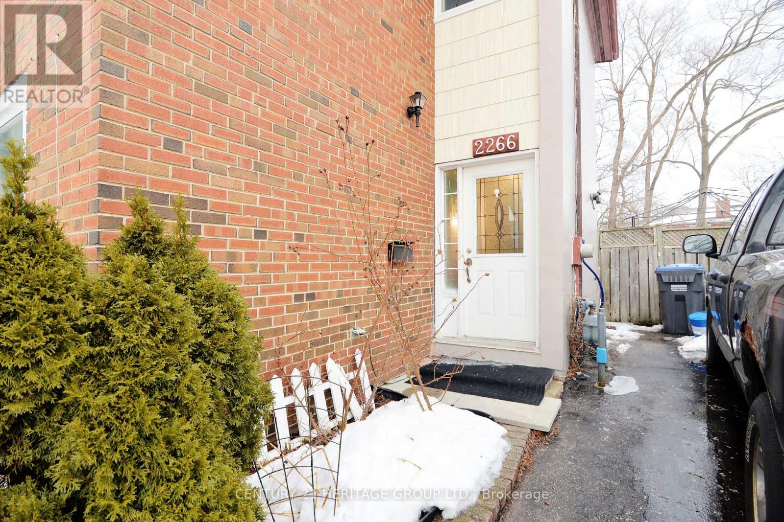 2266 Brookhurst Road, Mississauga, Ontario  L5J 1P9 - Photo 3 - W12199614