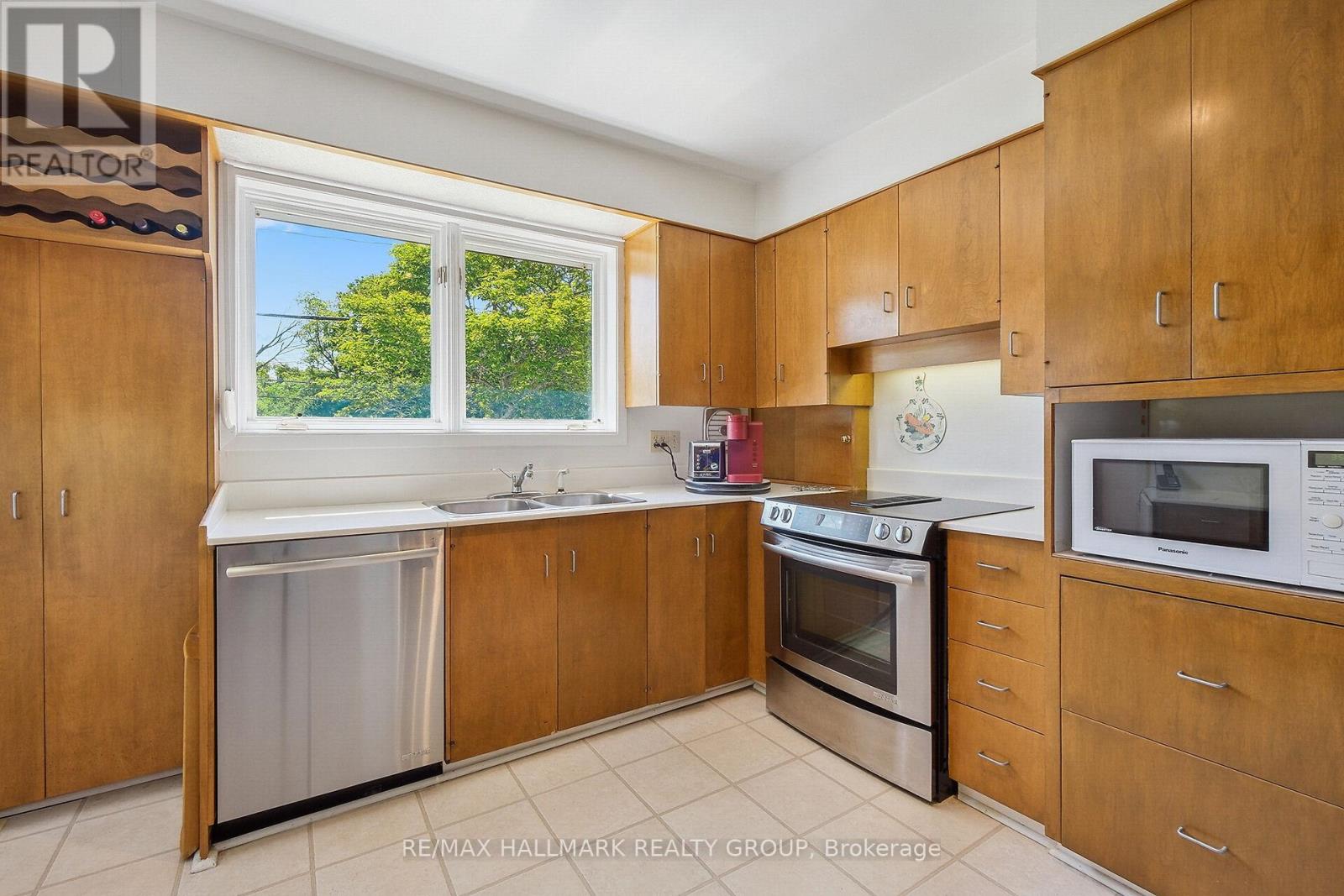 2042 Dorval Avenue, Ottawa, Ontario  K1G 2N8 - Photo 13 - X12199643