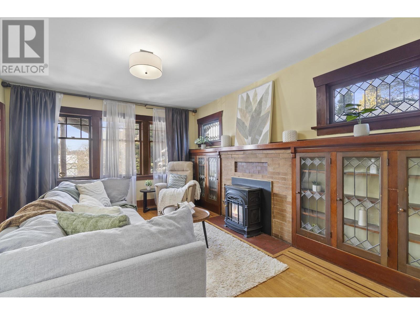 Property at 931 SECOND STREET image 3