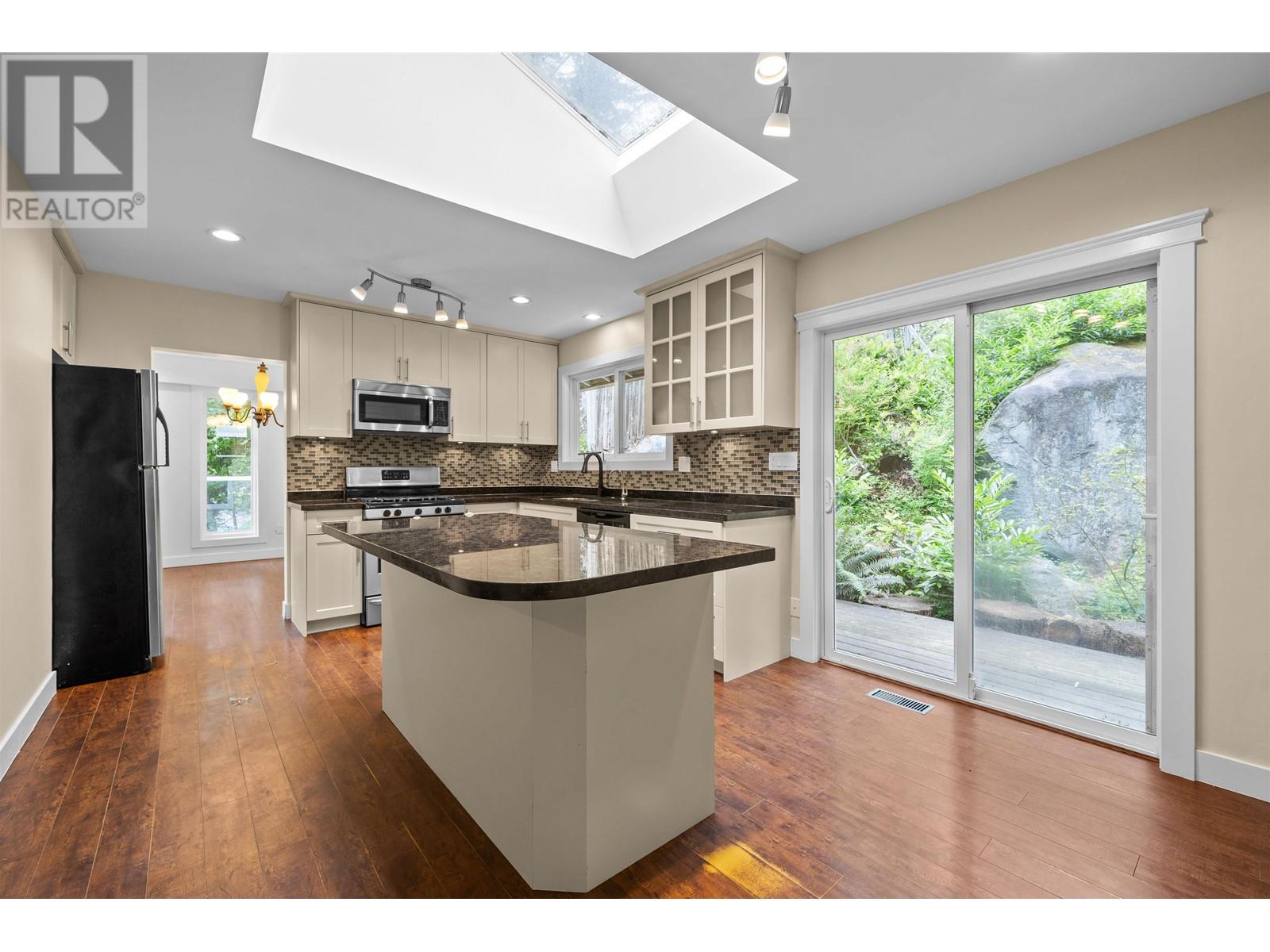 3849 Bayridge Avenue, West Vancouver, British Columbia  V7V 3J3 - Photo 11 - R3009807