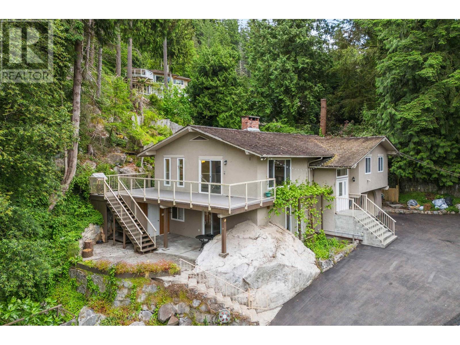 3849 Bayridge Avenue, West Vancouver, British Columbia  V7V 3J3 - Photo 2 - R3009807