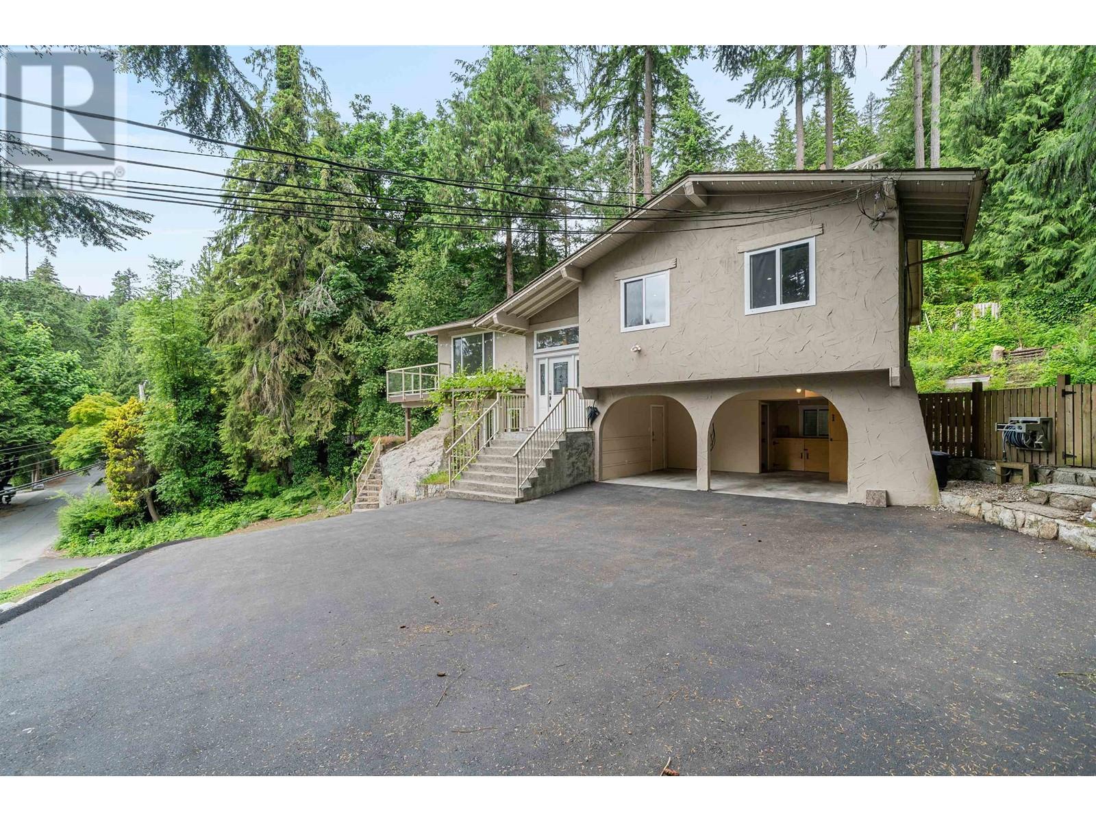3849 Bayridge Avenue, West Vancouver, British Columbia  V7V 3J3 - Photo 3 - R3009807
