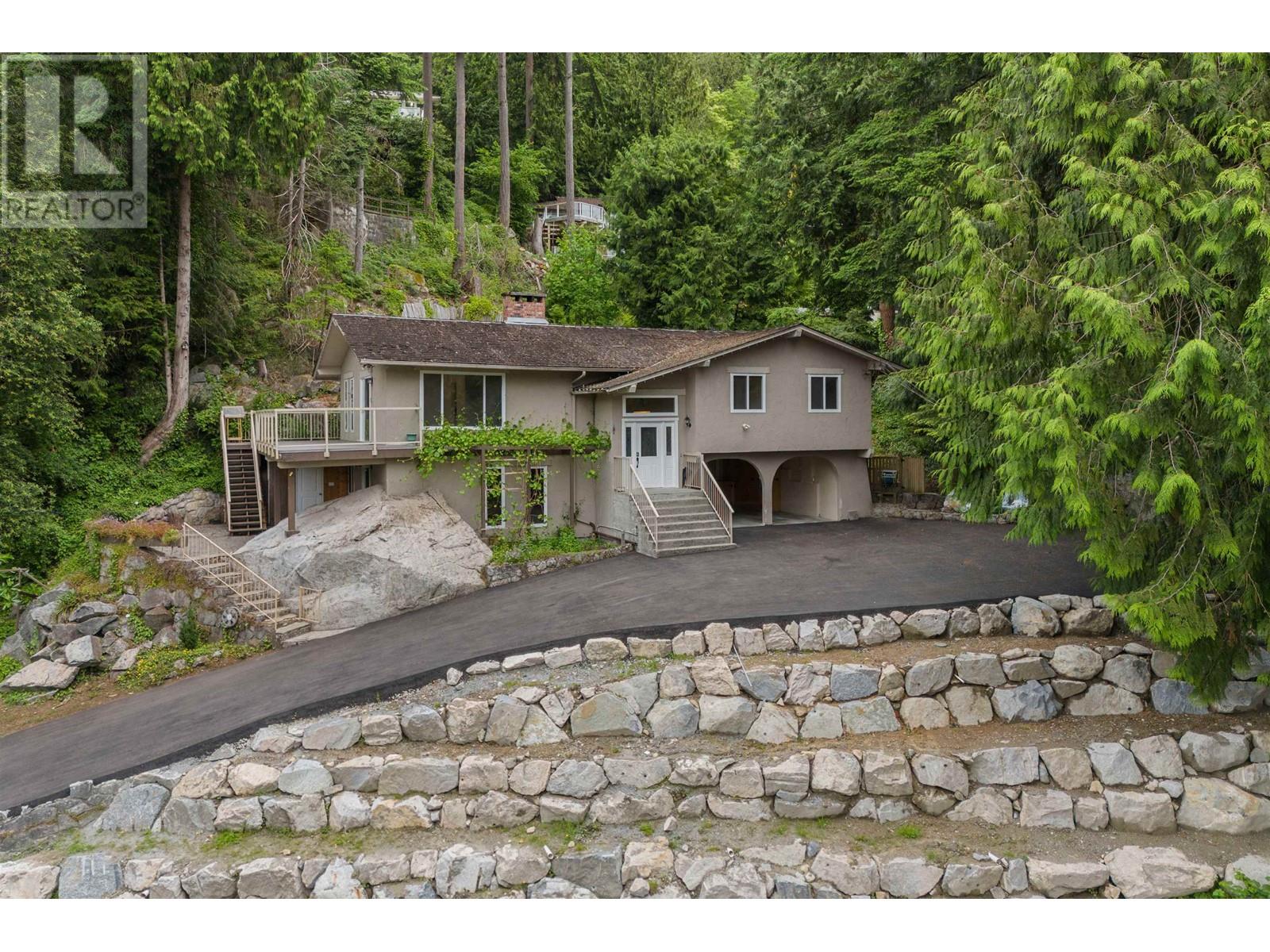 3849 BAYRIDGE AVENUE, West Vancouver, British Columbia