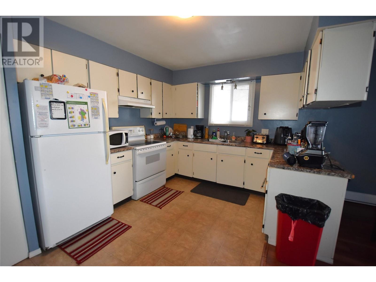 335 3rd Ave S Street Unit# 1 & 2, Cranbrook, British Columbia  V1C 2C1 - Photo 6 - 10330061