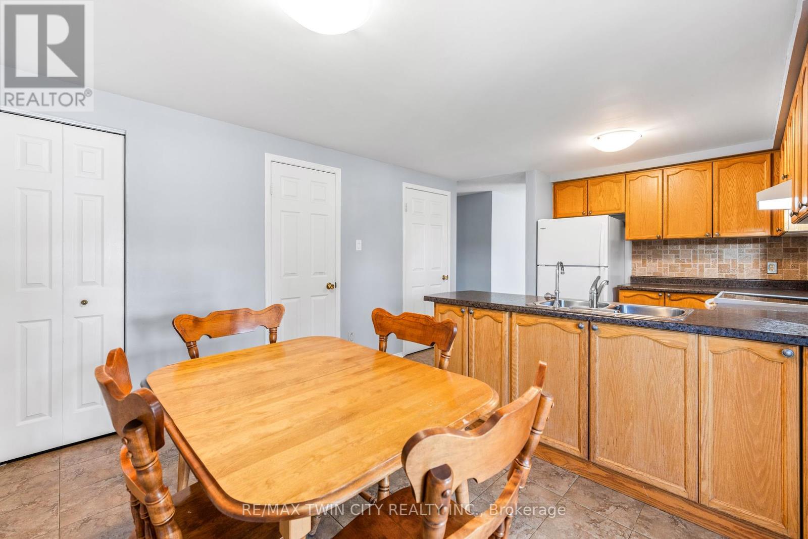 147 Gray Street, Kitchener, Ontario  N2A 3R1 - Photo 11 - X12199607