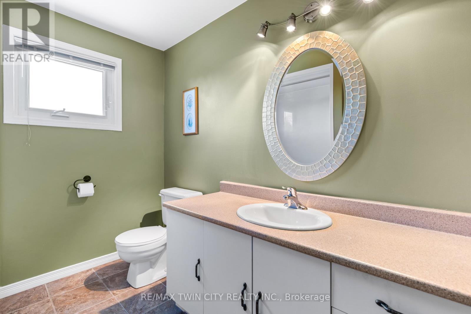 147 Gray Street, Kitchener, Ontario  N2A 3R1 - Photo 22 - X12199607