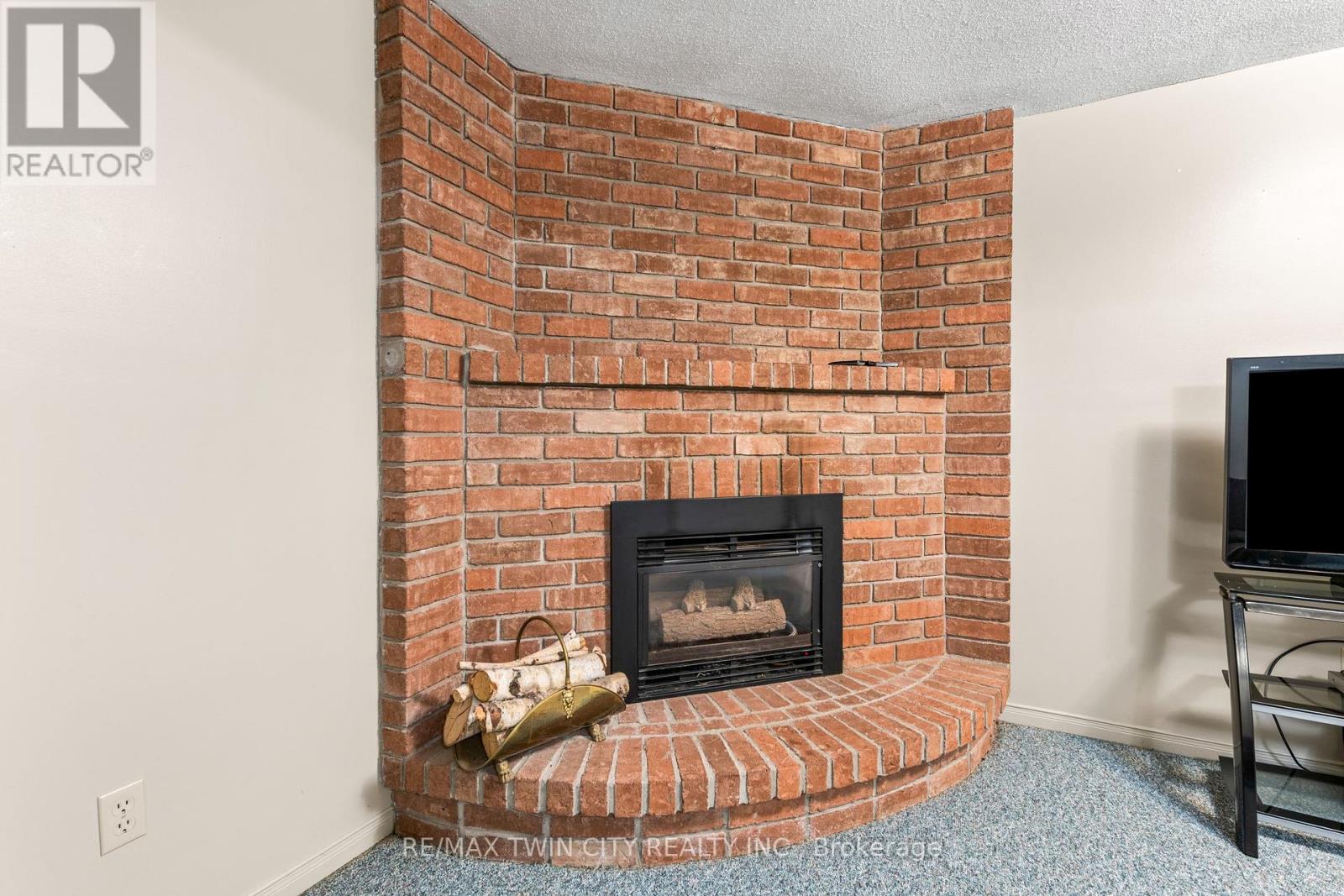 147 Gray Street, Kitchener, Ontario  N2A 3R1 - Photo 26 - X12199607