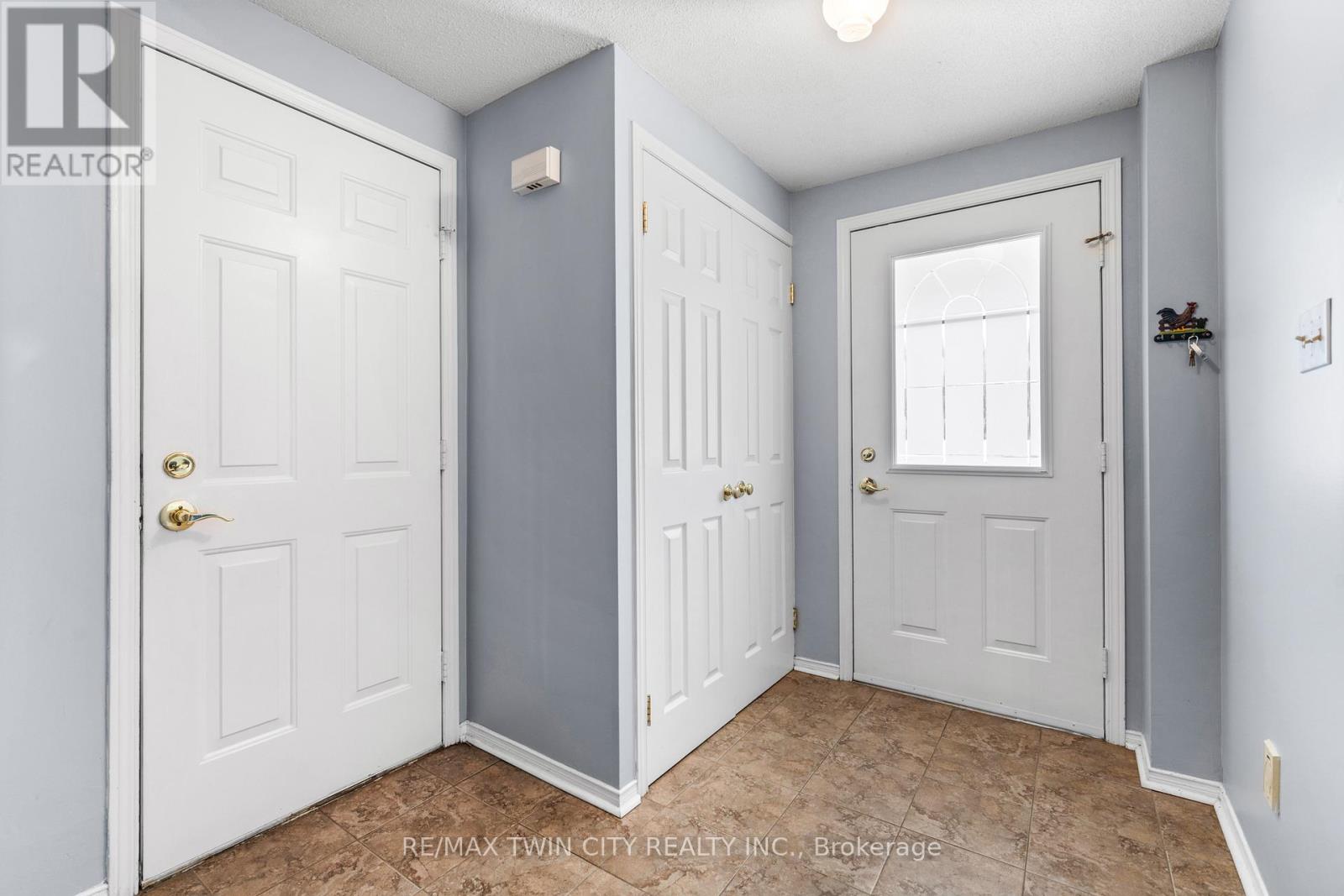 147 Gray Street, Kitchener, Ontario  N2A 3R1 - Photo 5 - X12199607