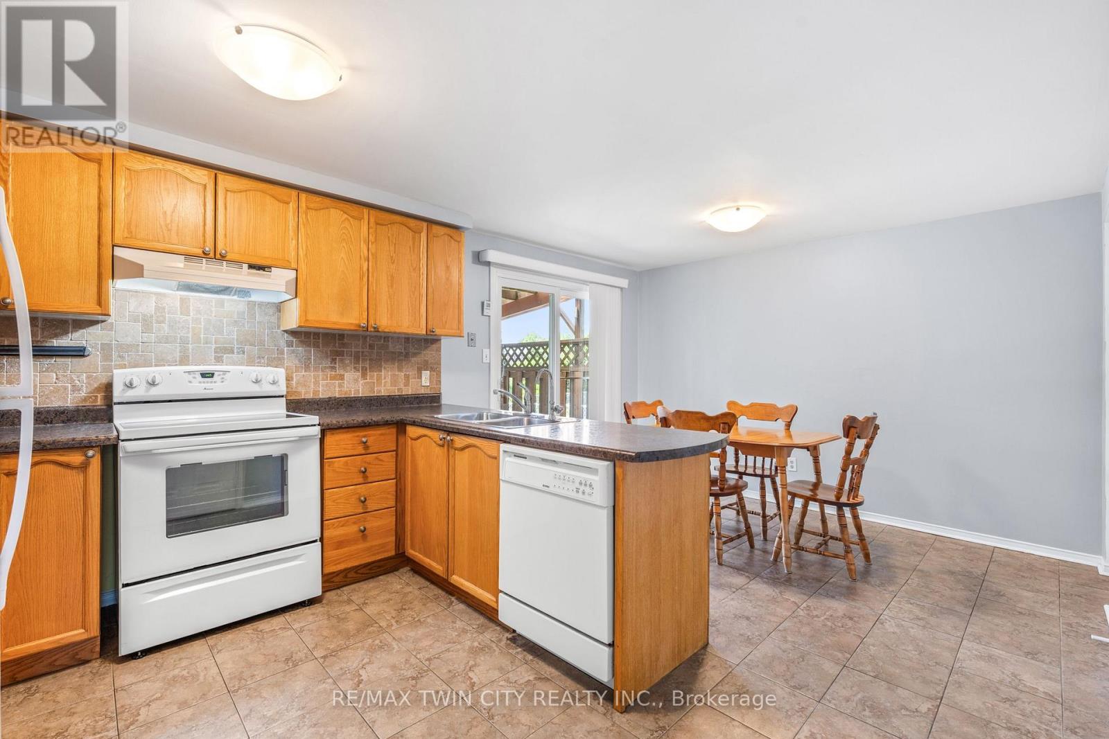 147 Gray Street, Kitchener, Ontario  N2A 3R1 - Photo 7 - X12199607