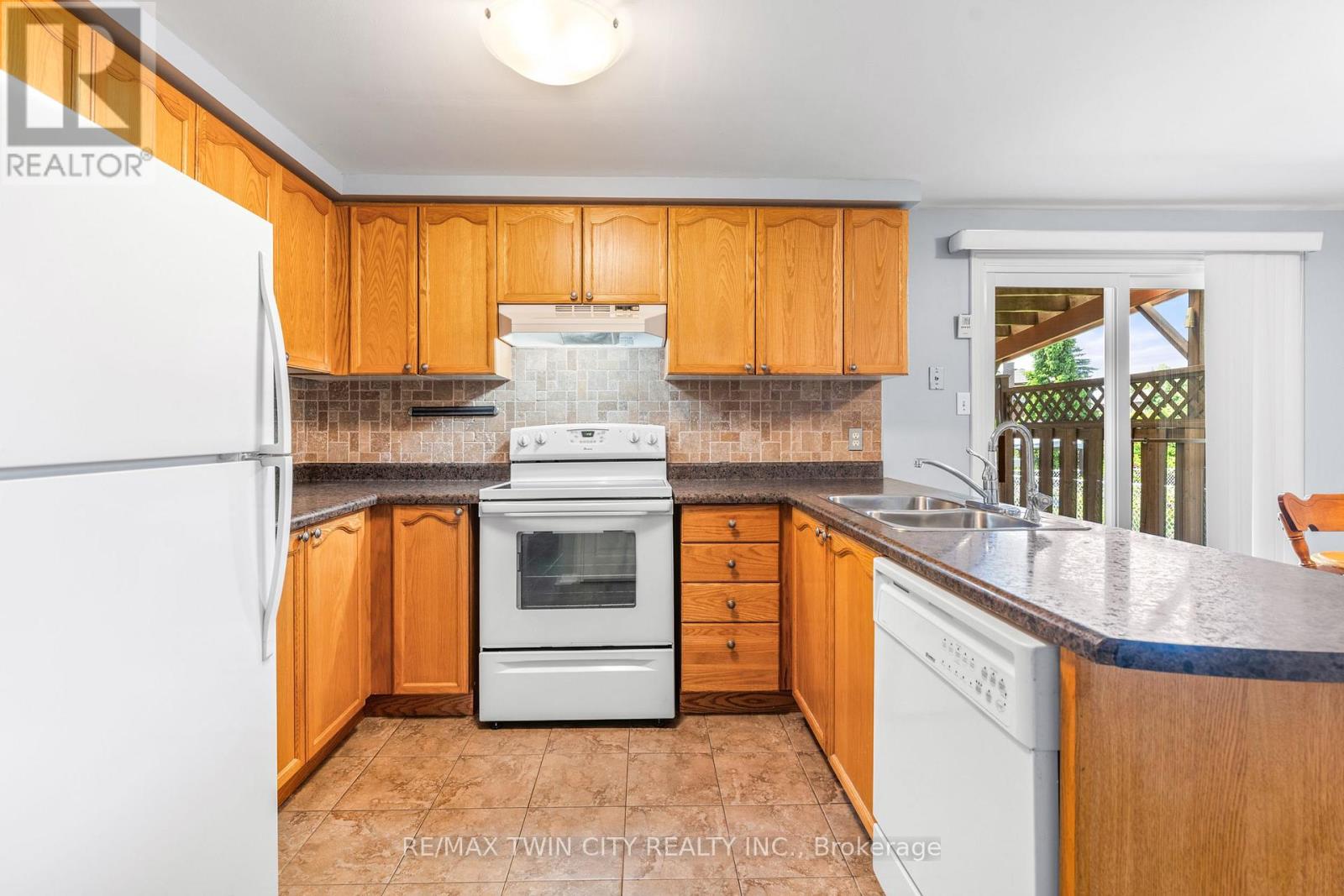 147 Gray Street, Kitchener, Ontario  N2A 3R1 - Photo 8 - X12199607