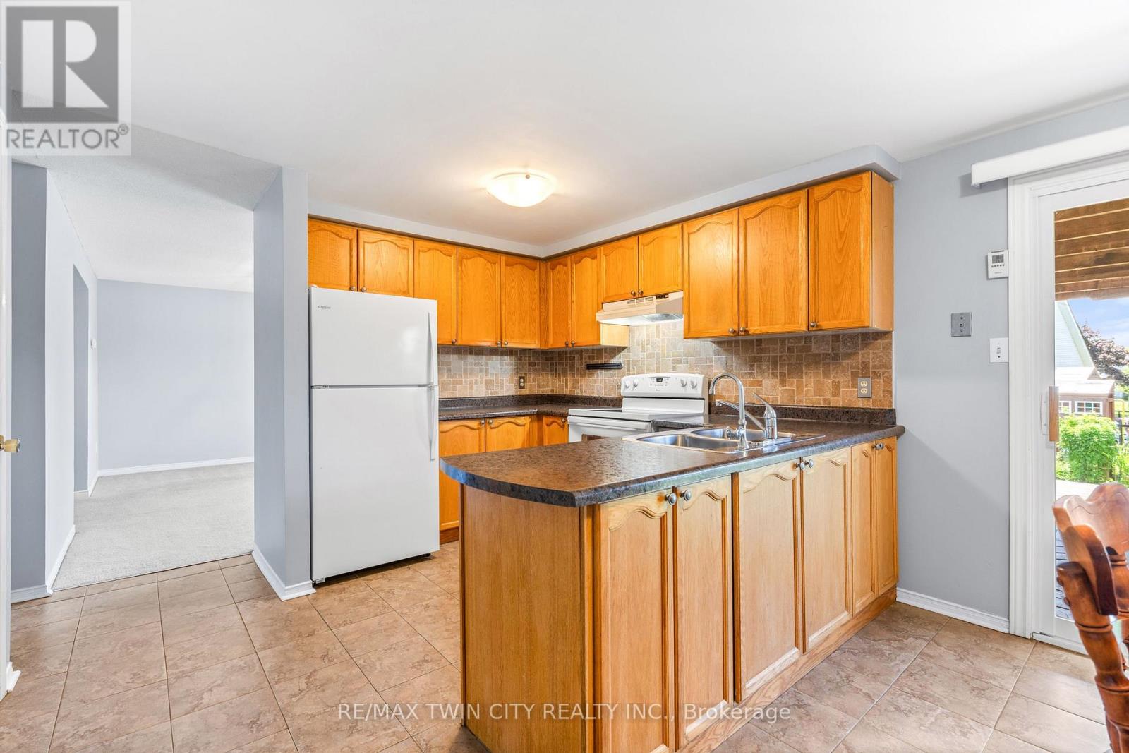 147 Gray Street, Kitchener, Ontario  N2A 3R1 - Photo 9 - X12199607