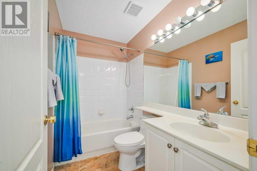 16 Gleneagles View, Cochrane, Alberta  T4C 1N9 - Photo 25 - A2227131