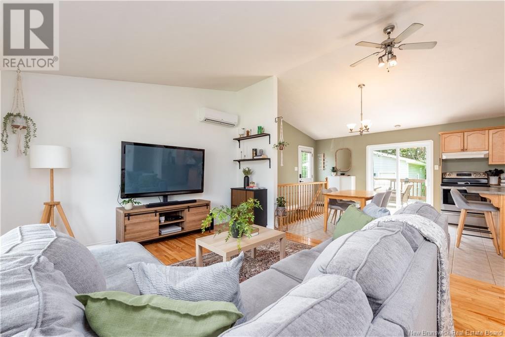 Property at 198 Magellan image 4
