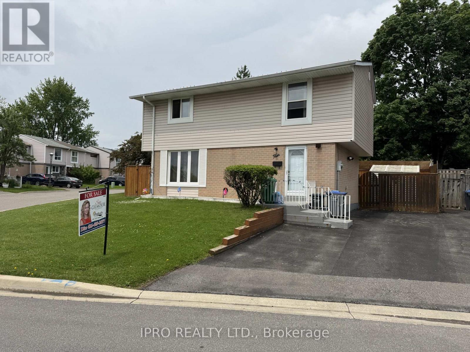 4 Hardcastle Court, Brampton, Ontario  L6S 2A9 - Photo 1 - W12191360