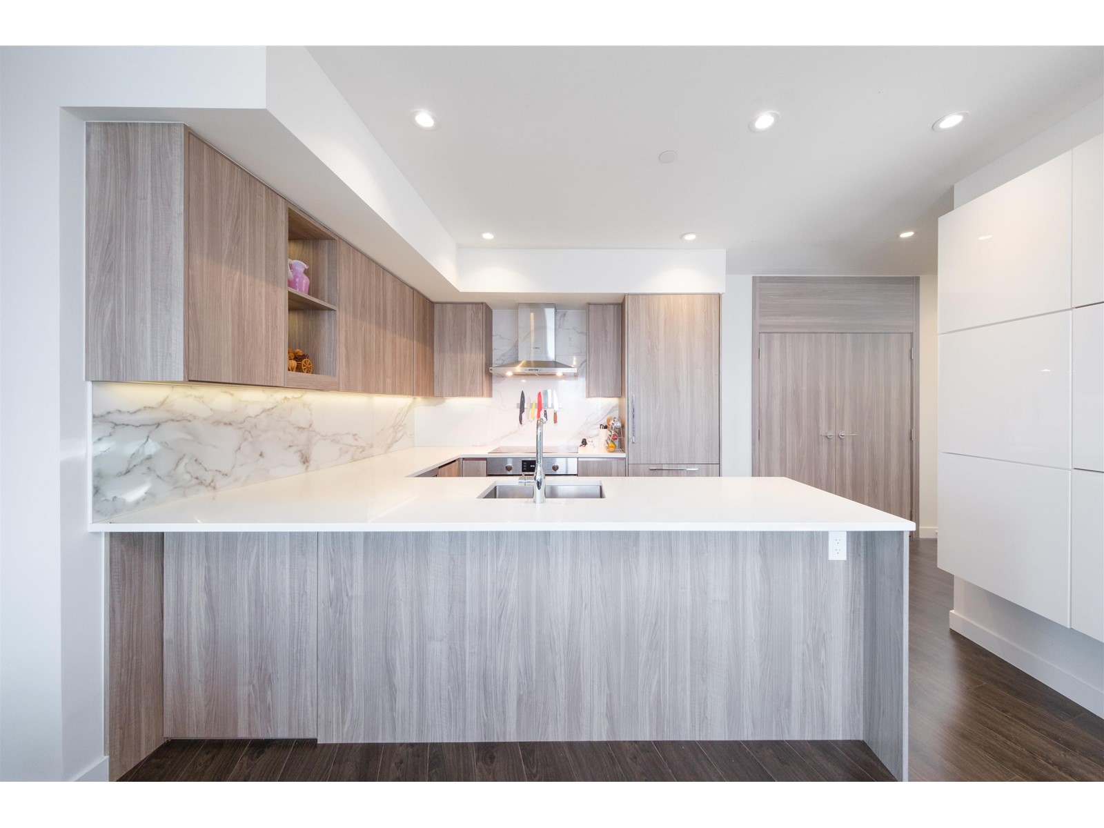 4105 9887 Whalley Boulevard, Surrey, British Columbia  V3T 0P4 - Photo 1 - R2960235