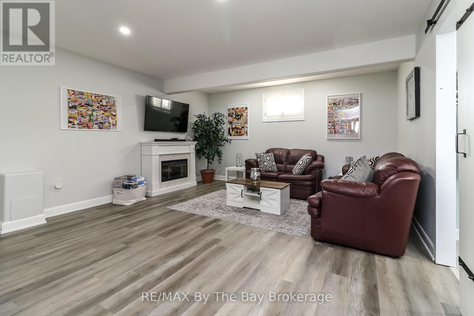 Property at 9 BROADPOINT STREET image 5