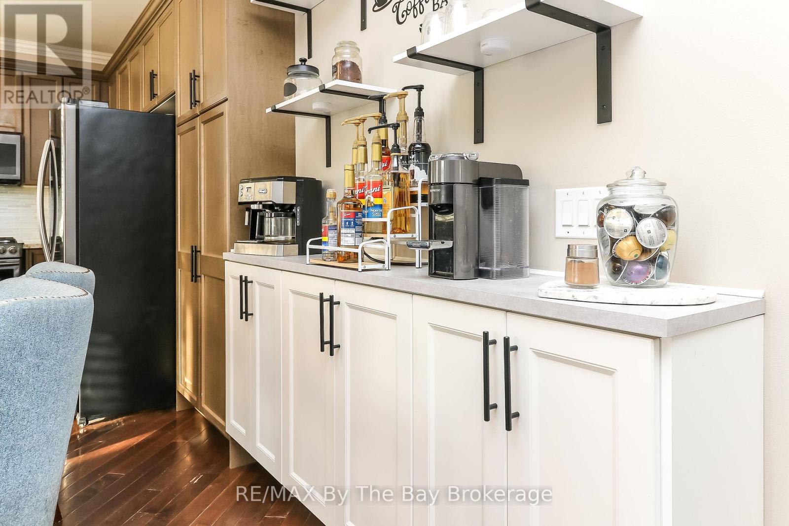 Property at 9 BROADPOINT STREET image 3
