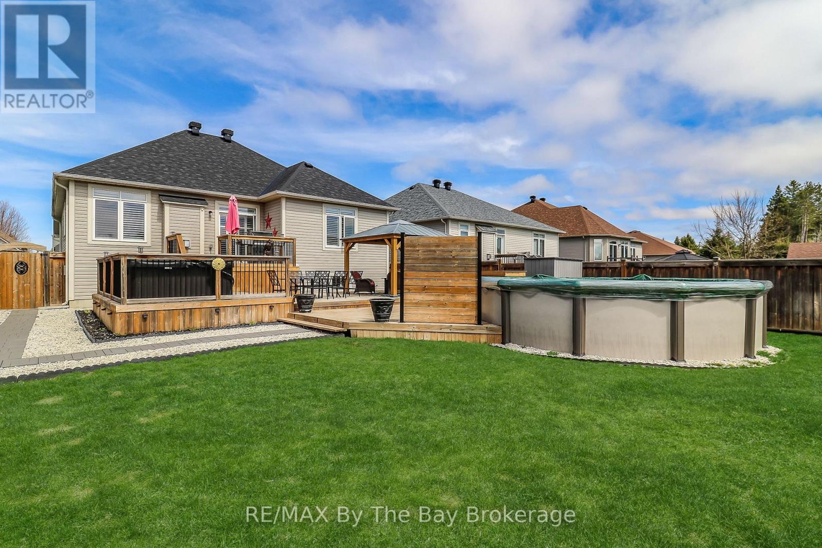 Property at 9 BROADPOINT STREET image 4