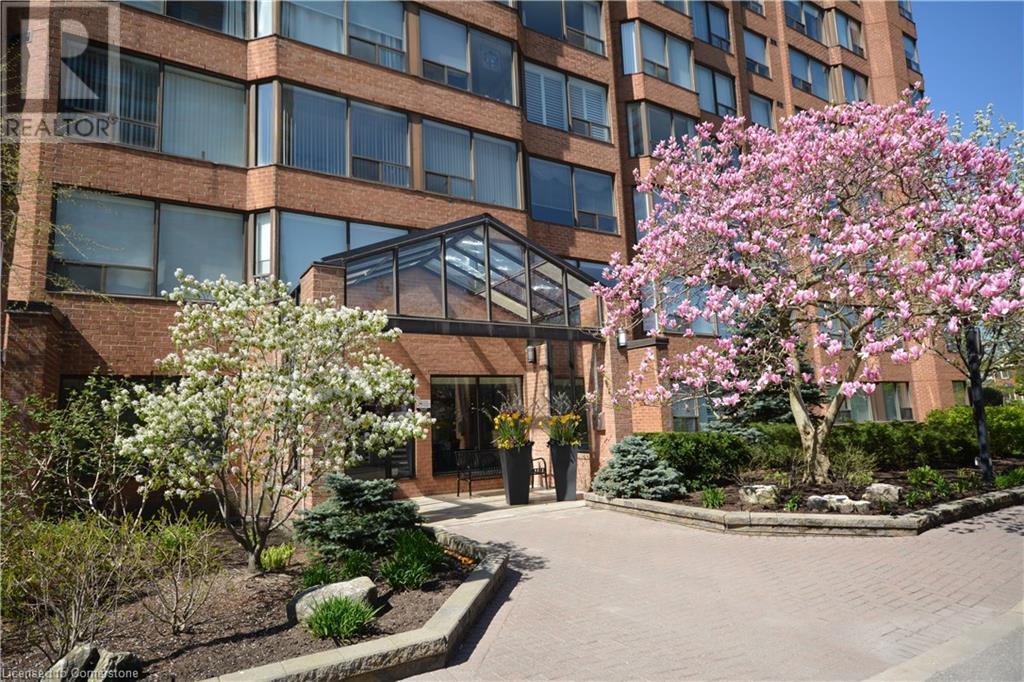 1270 Maple Crossing Boulevard Unit# 104, Burlington, Ontario  L7S 2J3 - Photo 2 - 40738037