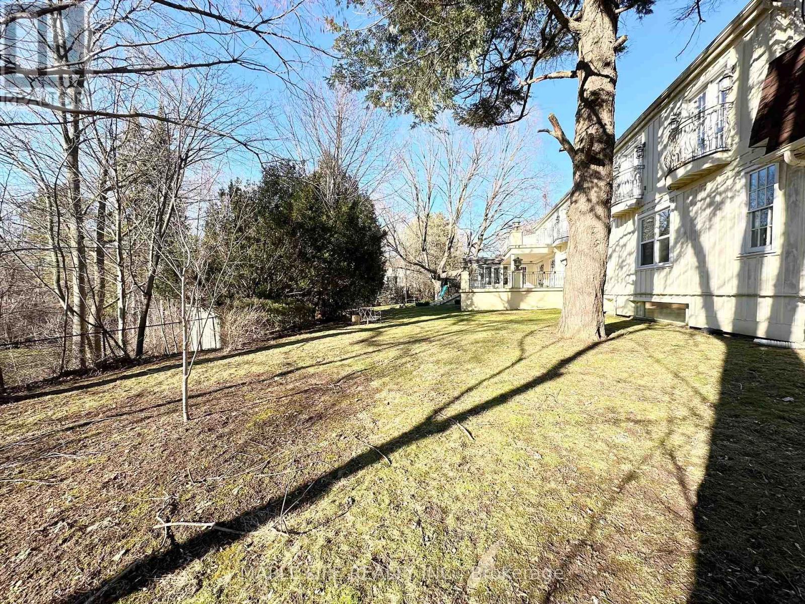 16 Brian Cliff Drive, Toronto, Ontario  M3B 2G2 - Photo 27 - C12199204