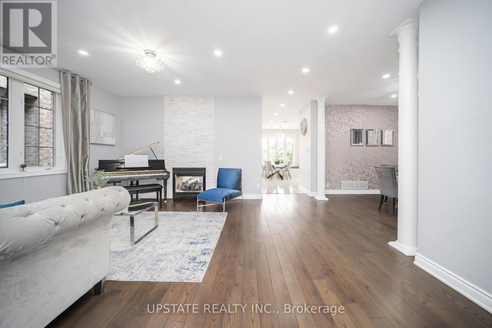 8 Lost Canyon Way, Brampton (Credit Valley), Ontario  L6X 3A5 - Photo 5 - W12199391