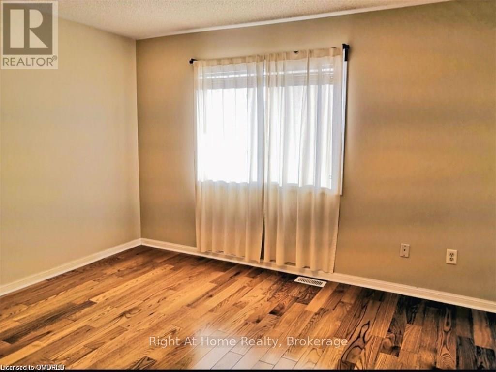 2467 Carberry Way, Oakville, Ontario  L6M 4S5 - Photo 13 - W12199618