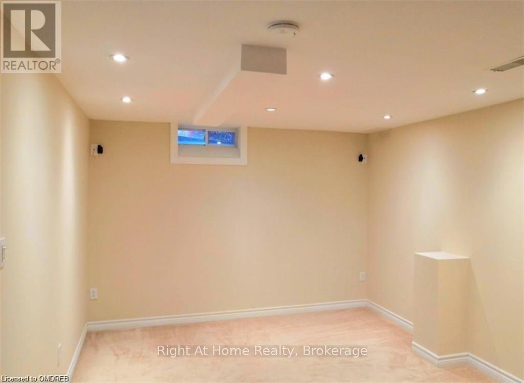 2467 Carberry Way, Oakville, Ontario  L6M 4S5 - Photo 17 - W12199618