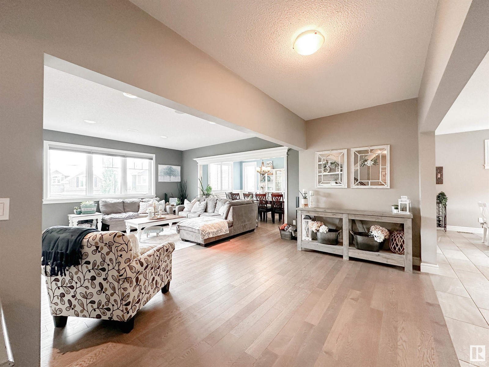 Property at 30 ORCHARD CT image 2