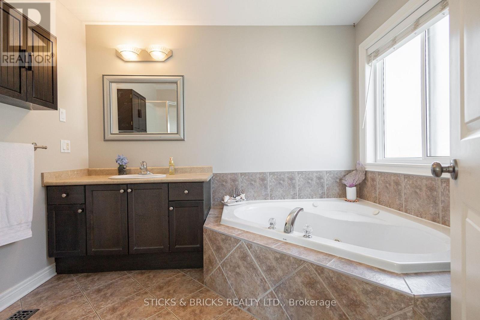 5255 White Dove Parkway, Niagara Falls, Ontario  L2H 3M5 - Photo 14 - X12199867