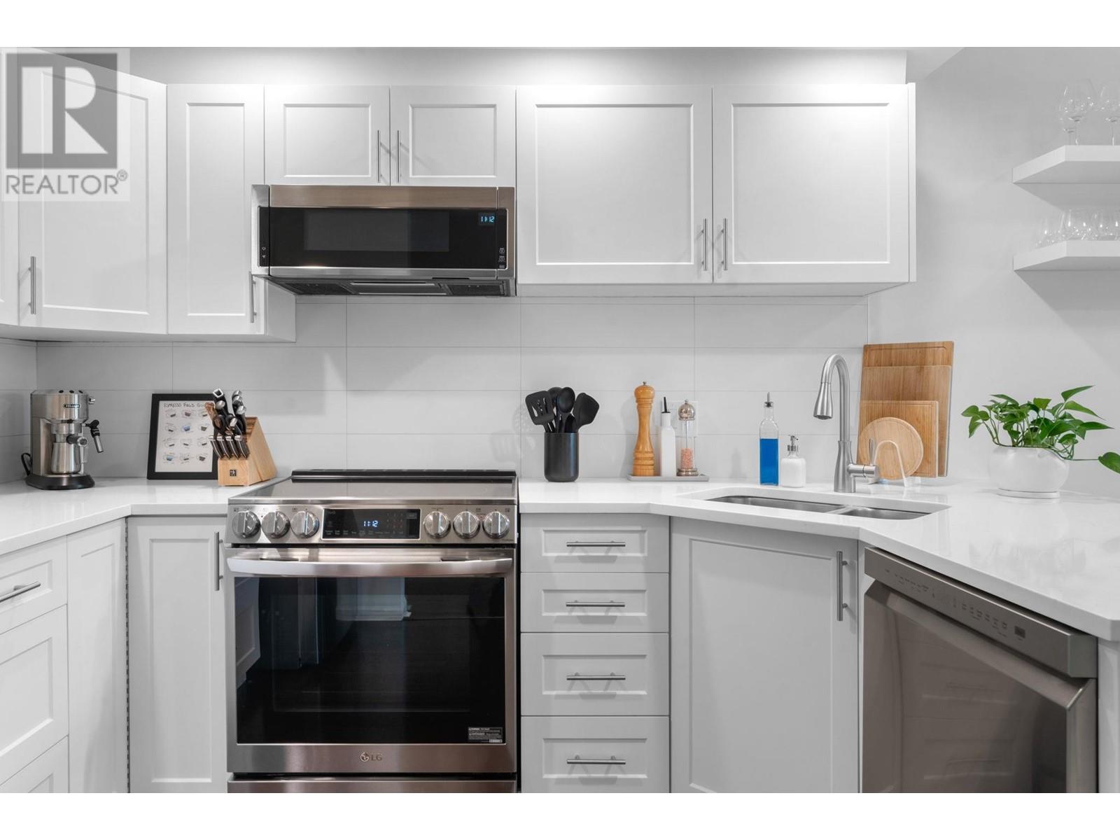 204 3151 Woodbine Drive, North Vancouver, British Columbia  V7R 2S4 - Photo 11 - R3011944