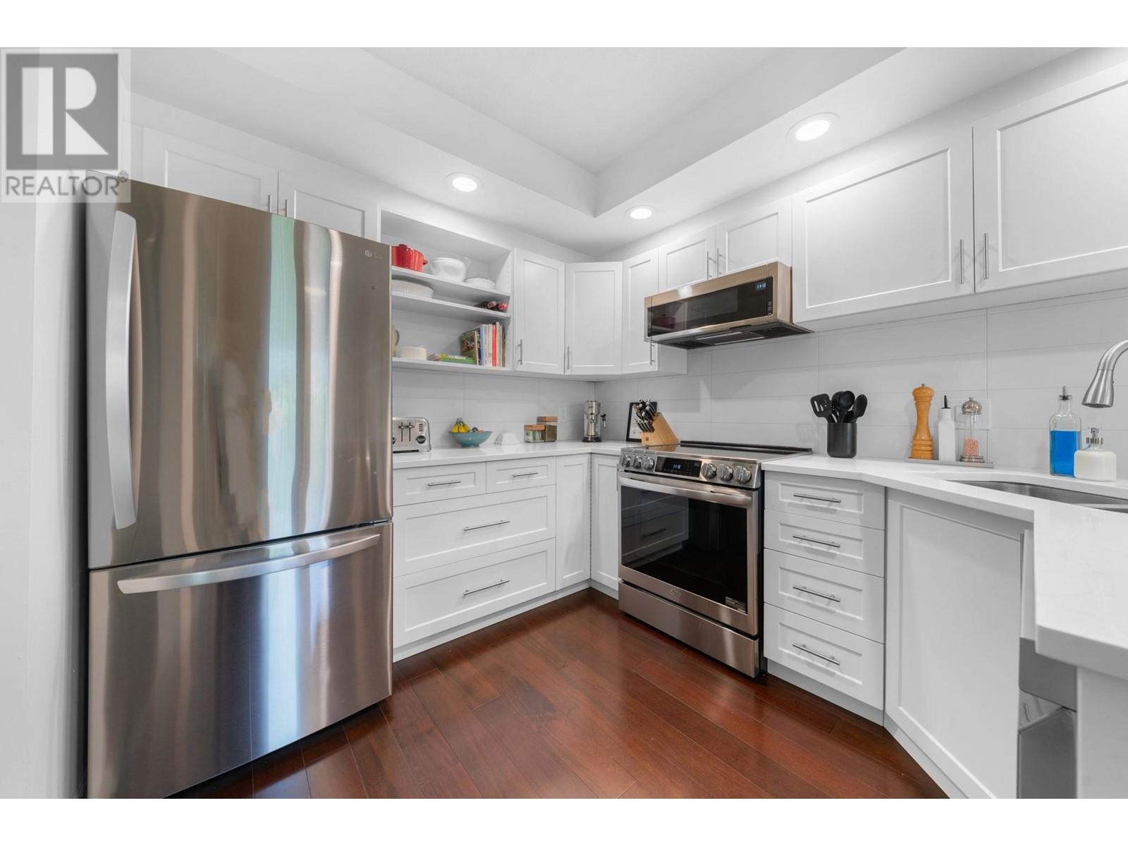 204 3151 Woodbine Drive, North Vancouver, British Columbia  V7R 2S4 - Photo 12 - R3011944