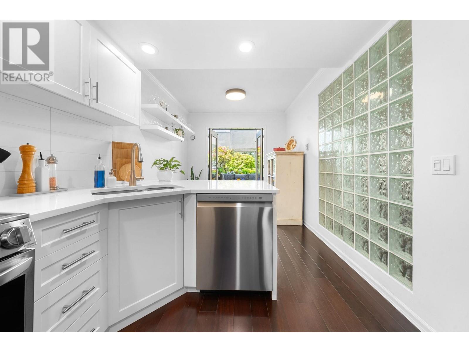 204 3151 Woodbine Drive, North Vancouver, British Columbia  V7R 2S4 - Photo 14 - R3011944