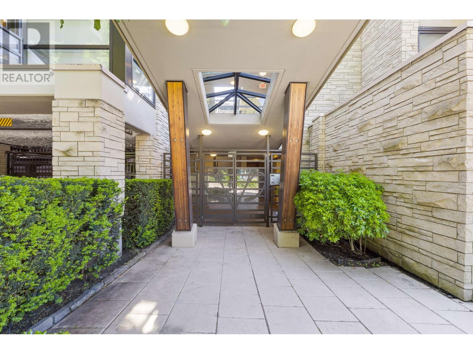 10 1891 Marine Drive, West Vancouver, British Columbia  V7V 1J7 - Photo 2 - R3011960