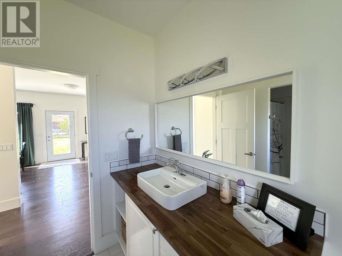 4760 Willow Avenue, Canal Flats, British Columbia  V0B 1B0 - Photo 12 - 10351052